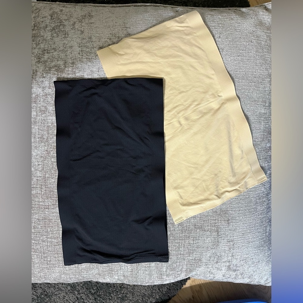 XXL bandeaus, beige and black.